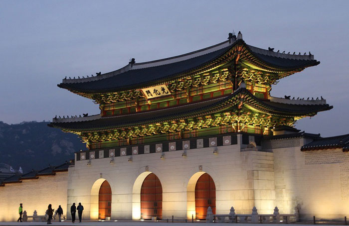 Visit Gyeongbokgung Palace